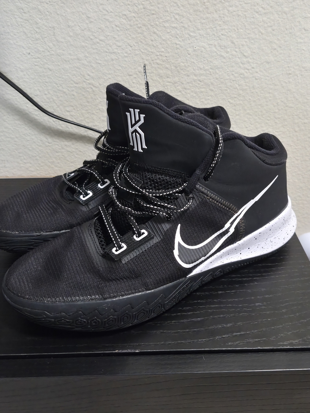 Nike Black and White Basketball Shoes with Speckled Midsole - Picture 2 of 5